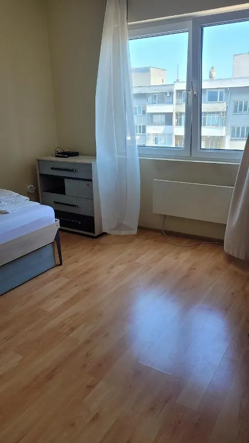 Апартамент Пирин Apartment Varna